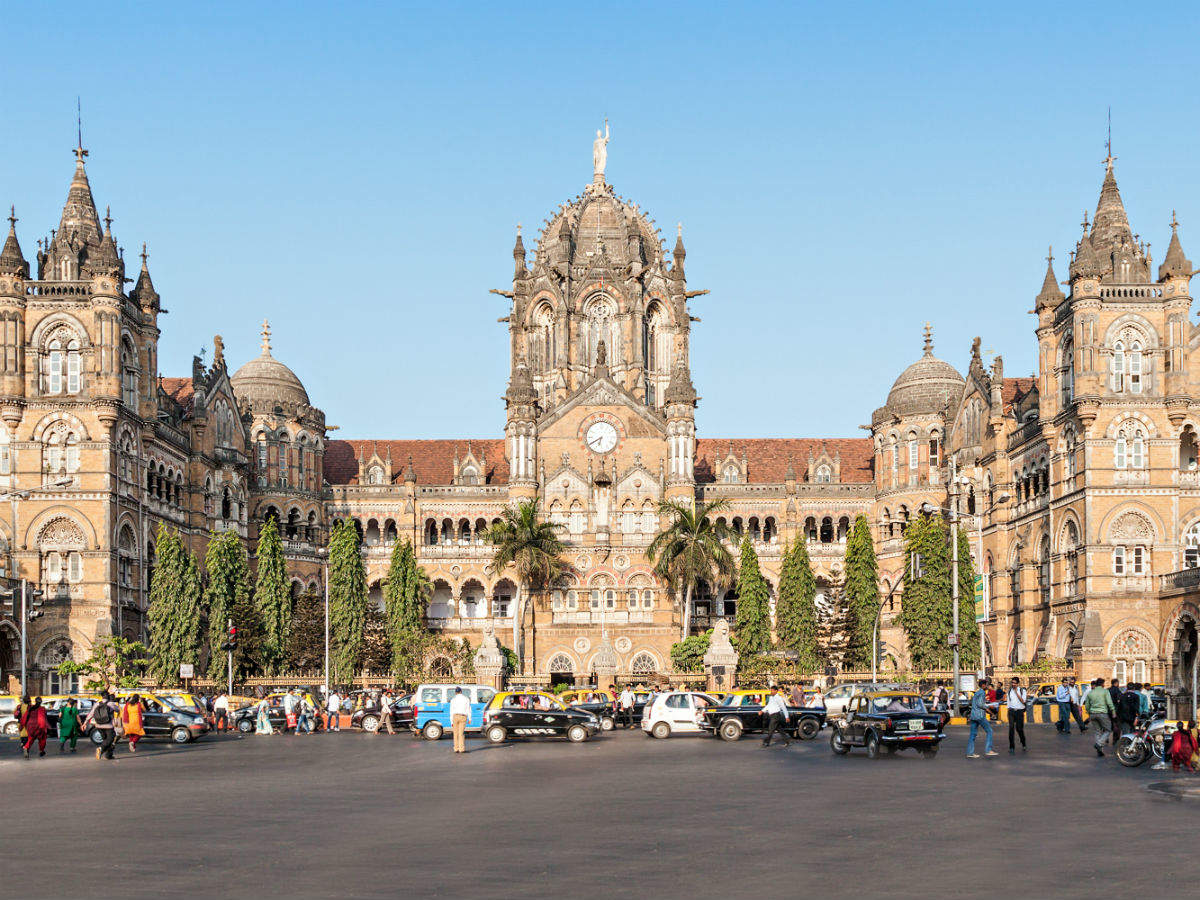 COVID: Flights and trains not suspended between Delhi-Mumbai
