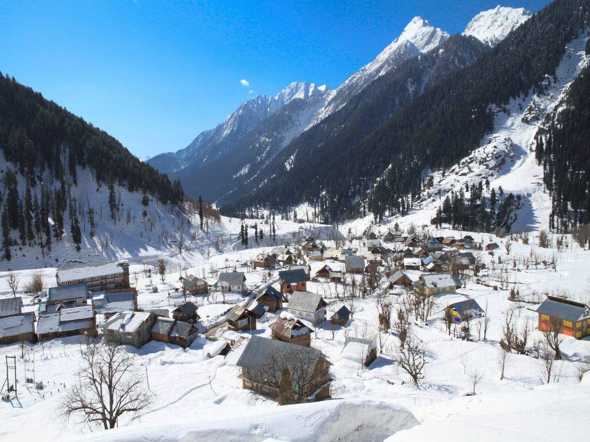 Kashmir receives fresh snowfall, mercury dips across Haryana and Punjab