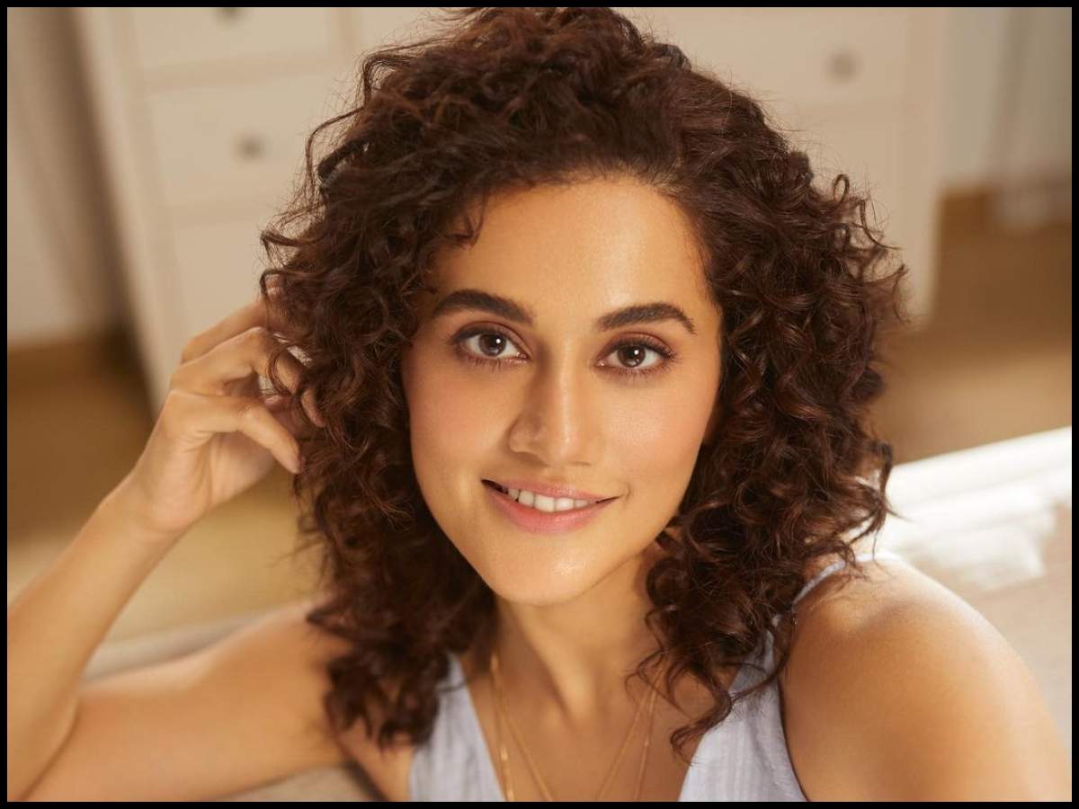 Troll calls Taapsee Pannu 'faltu heroine'; her savage reply is the best  thing on the internet today | Hindi Movie News - Times of India