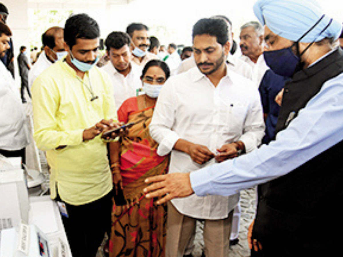 CM YS Jagan Mohan Reddy with Amul MD RS Sodhi on Wednesday