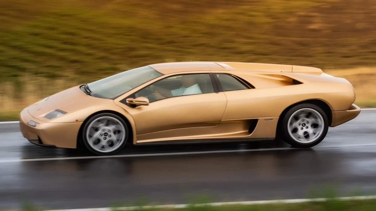 Lamborghini Diablo News: Lamborghini Diablo turns 30, 2903 units of iconic  car produced to date | - Times of India