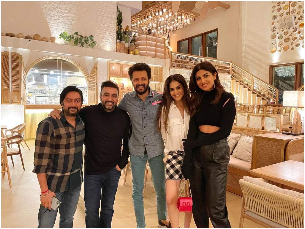 Shilpa Shetty Kundra Genelia D Souza Riteish Deshmukh And Raj Kundra Step Out For Dinner See Photos Hindi Movie News Times Of India