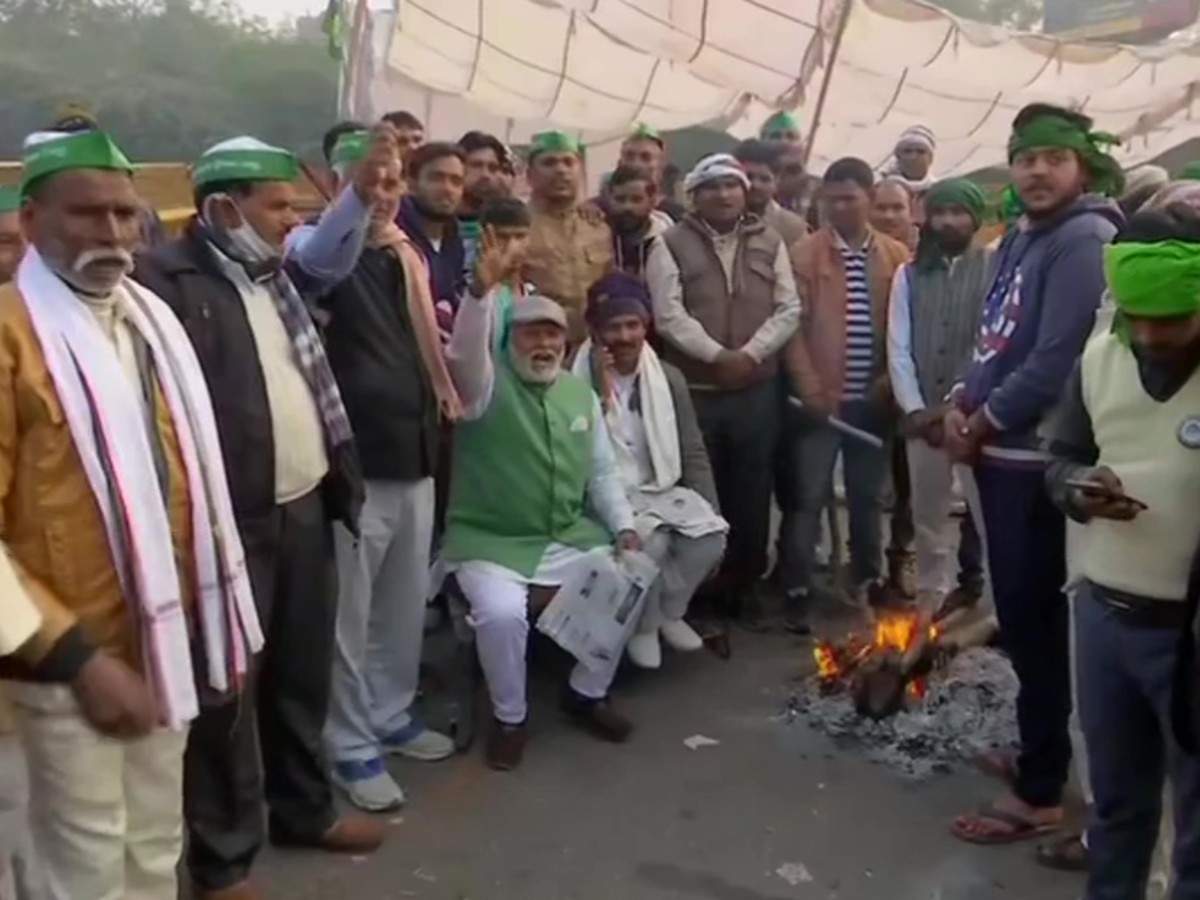 Farmers continue to hold a sit-in protest at Chilla border. Pic credit ( ANI )