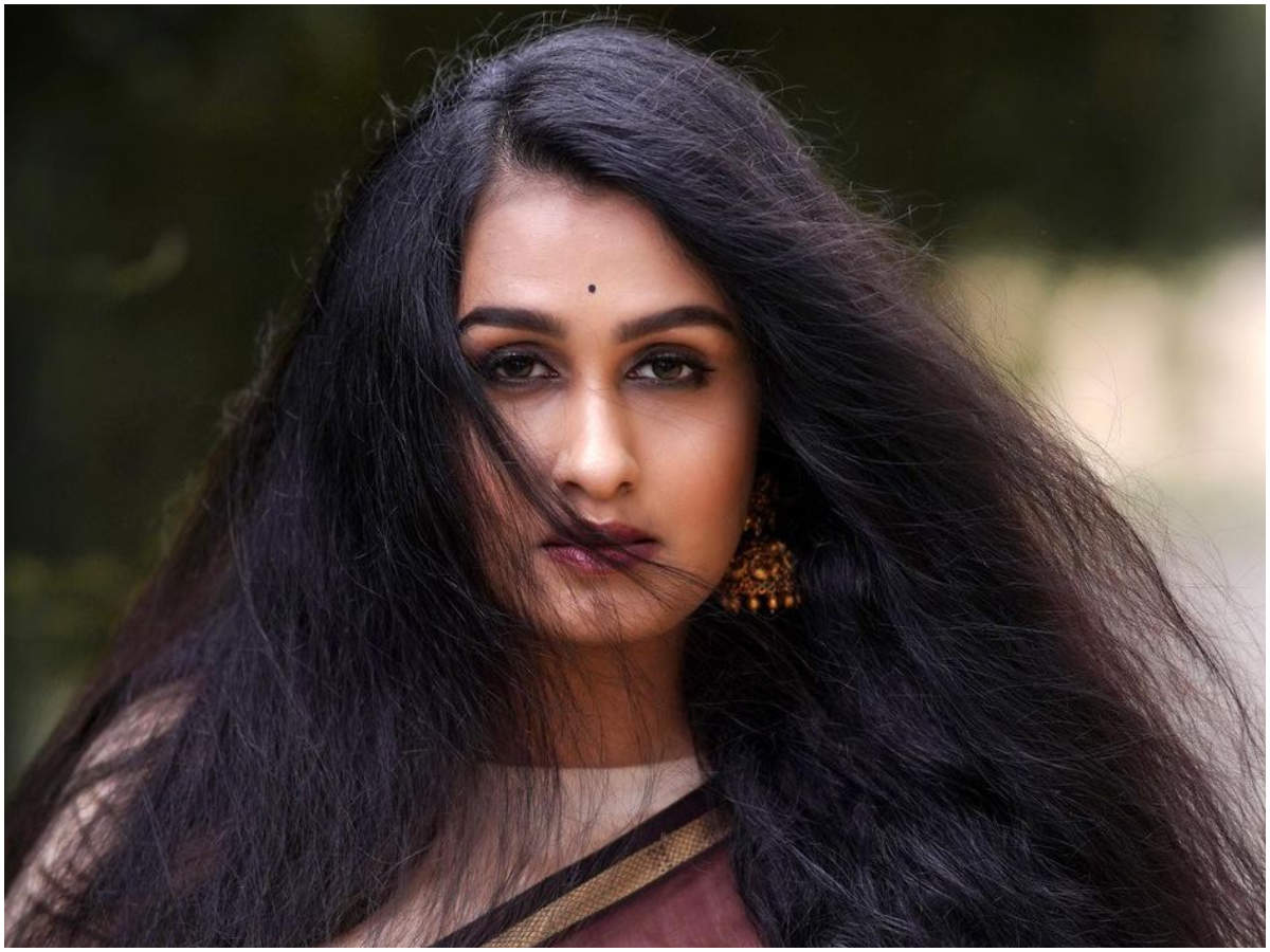 Kavitha Nair casts a spell on fashion lovers with her saree look |  Malayalam Movie News - Times of India