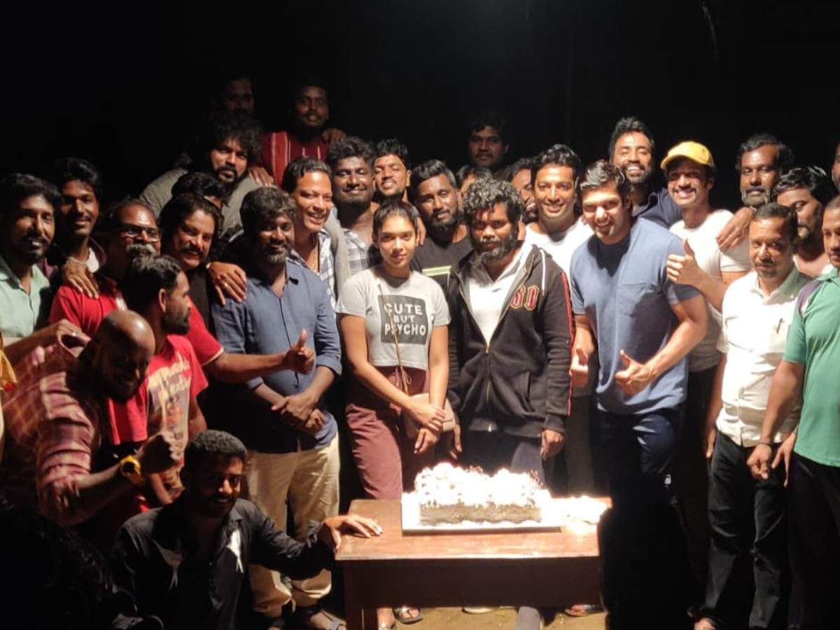 Arya and Pa Ranjith's 'Sarpatta Parambarai' finishes shooting, heads  towards the post production work | Tamil Movie News - Times of India