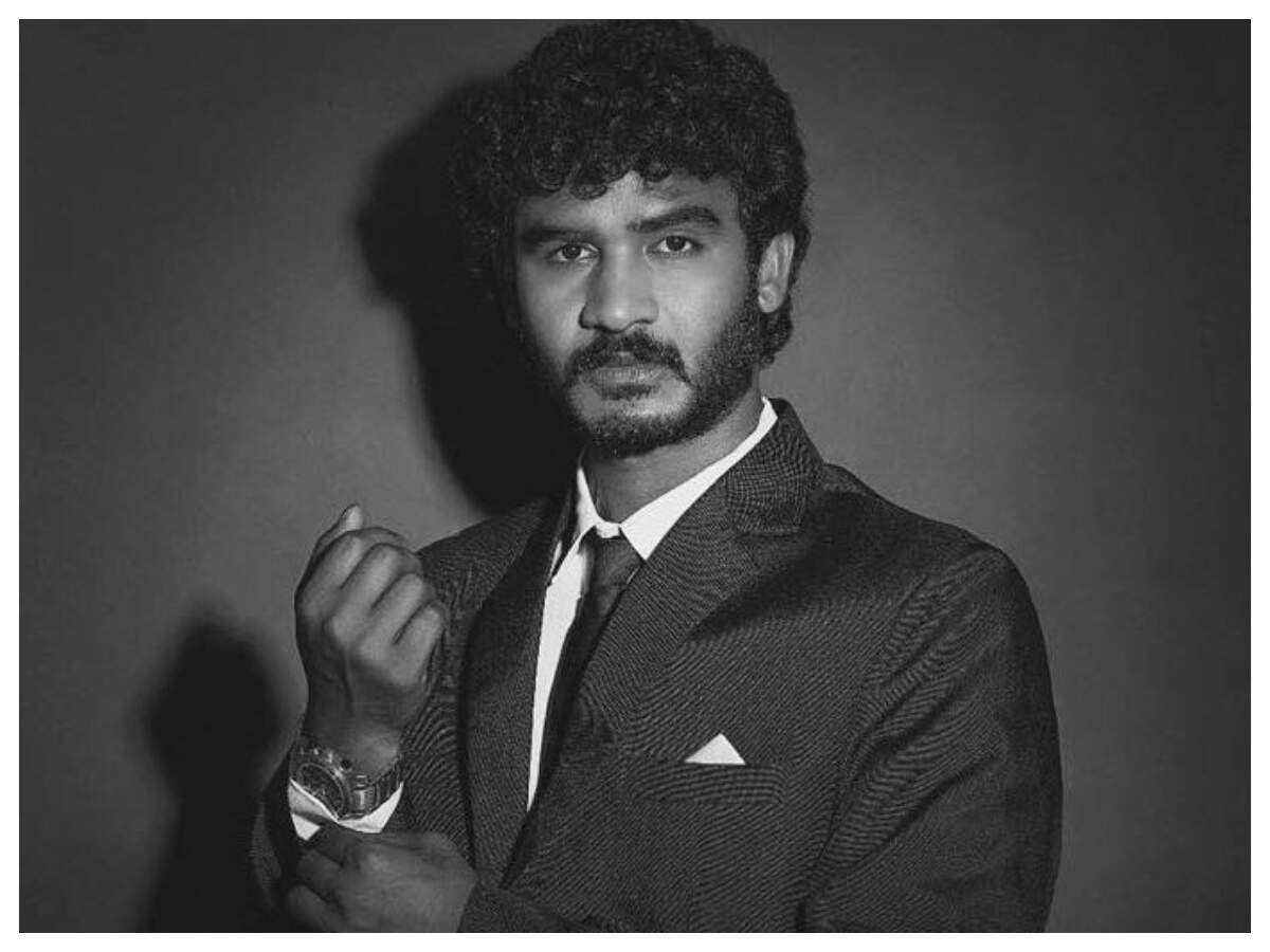 Actor Chikkanna ventures into commercial animal farming, Challenging Star stops by to wish luck | Kannada Movie News - Times of India Actor Chikkanna ventures into commercial animal farming, Challenging Star stops by to wish luck | Kannada Movie News - Times of India
