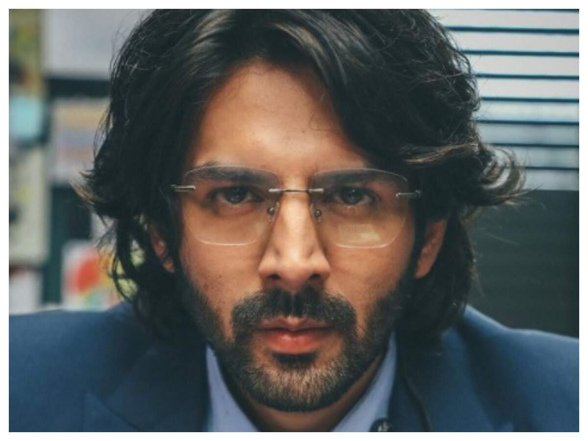 Kartik Aaryan introduces fans to his character 'Arjun Pathak' from 'Dhamaka' | Hindi Movie News - Vimarsana News