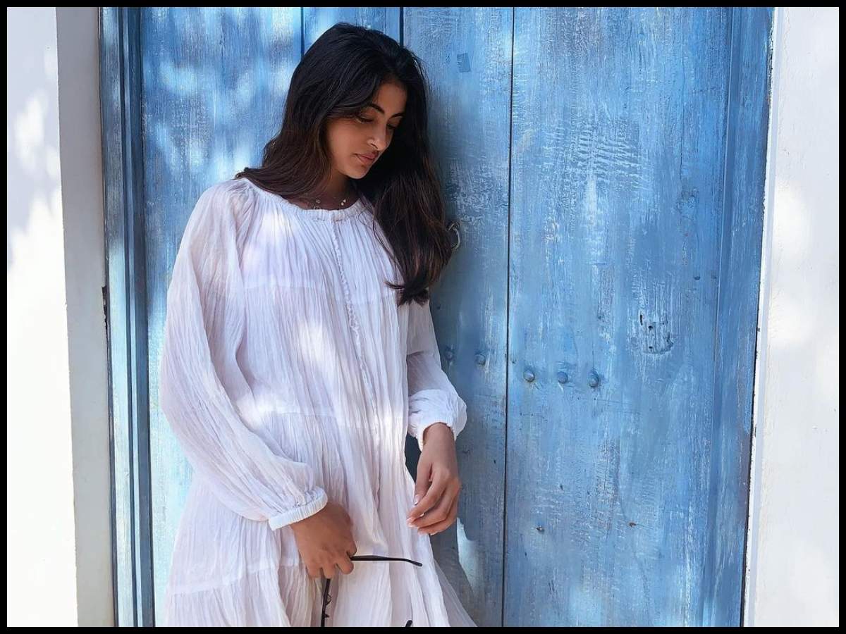 Amitabh Bachchan&#39;s granddaughter Navya Naveli Nanda stuns in a white dress | Hindi Movie News - Times of India