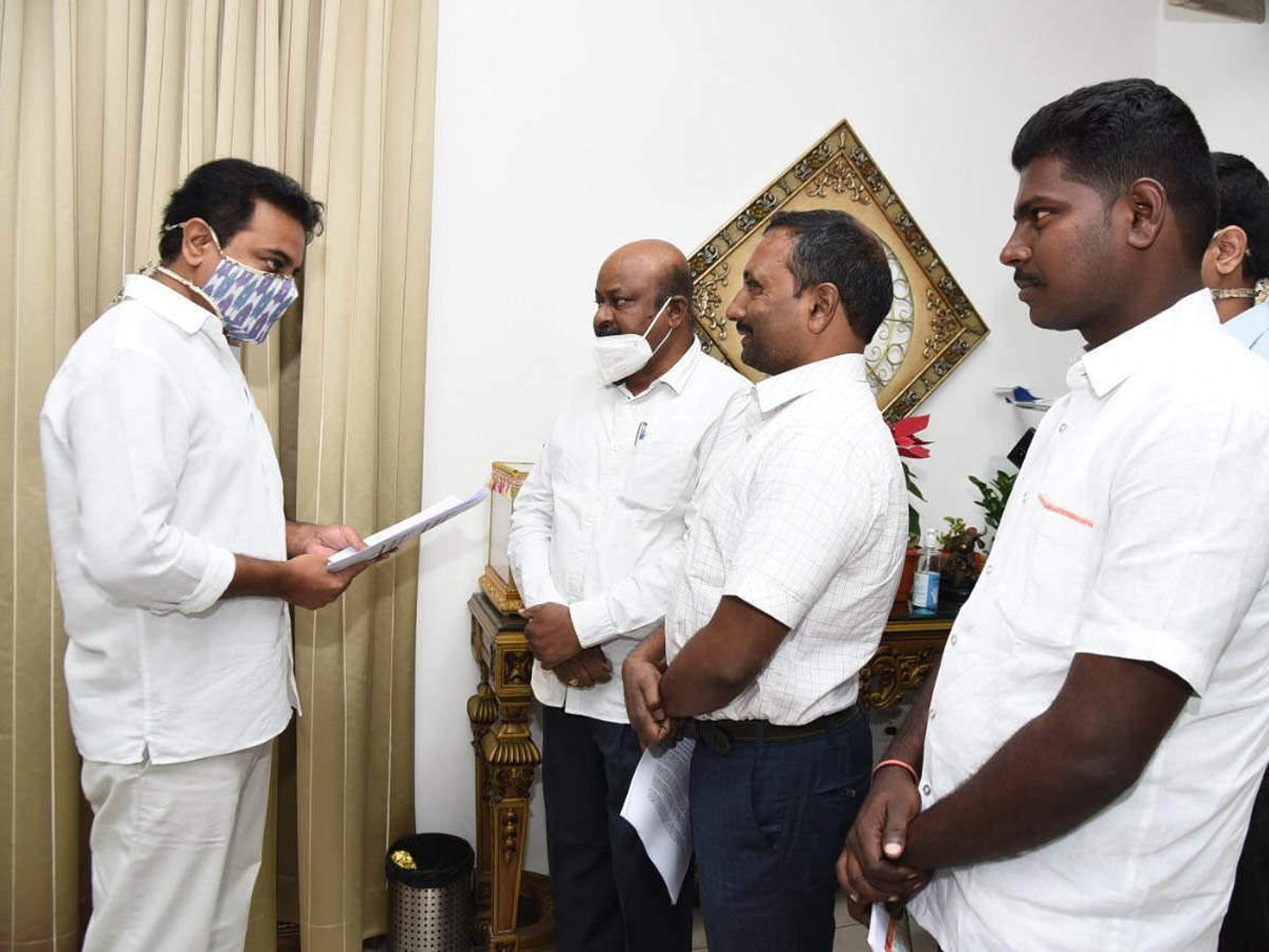 Representatives of various organisations met municipal administration minister KT Rama Rao in the city on December 30 and submitted a memorandum urging him to set up a Gulf workers’ welfare board with a corpus of Rs 500 crore. 