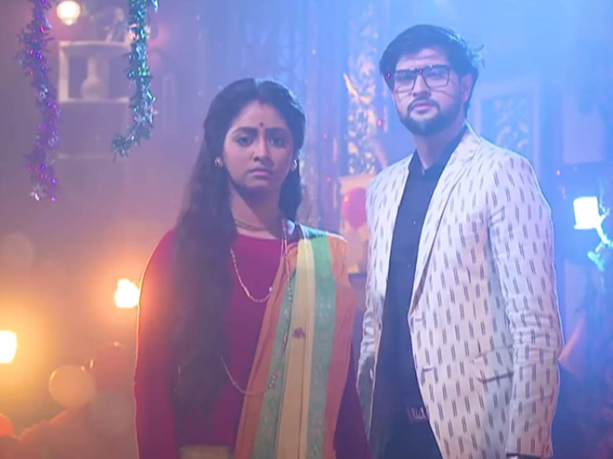 Neel Bhattacharya-Tiyasha Roy starrer 'Krishnakoli' tops the TRP charts - Times of India