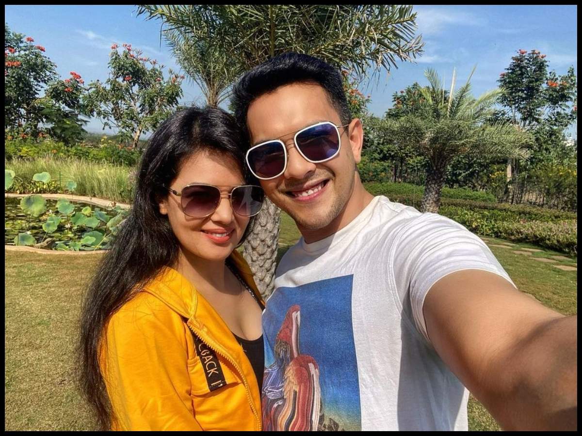 Aditya Narayan Girlfriend