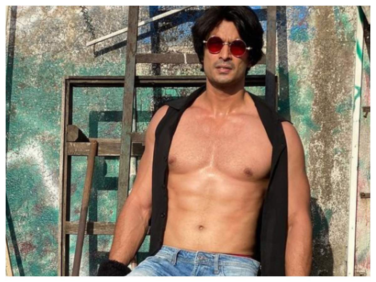 Gashmeer Mahajani shows off his chiselled body in his latest post | Marathi Movie News - Times of India