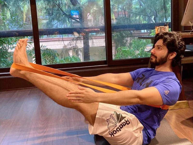 WATCH: Varun Dhawan aces animal flow workout to recover his stamina after  battling COVID-19 | Hindi Movie News - Times of India
