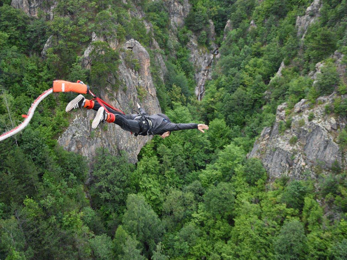 5 best bungee jumping spots in India.