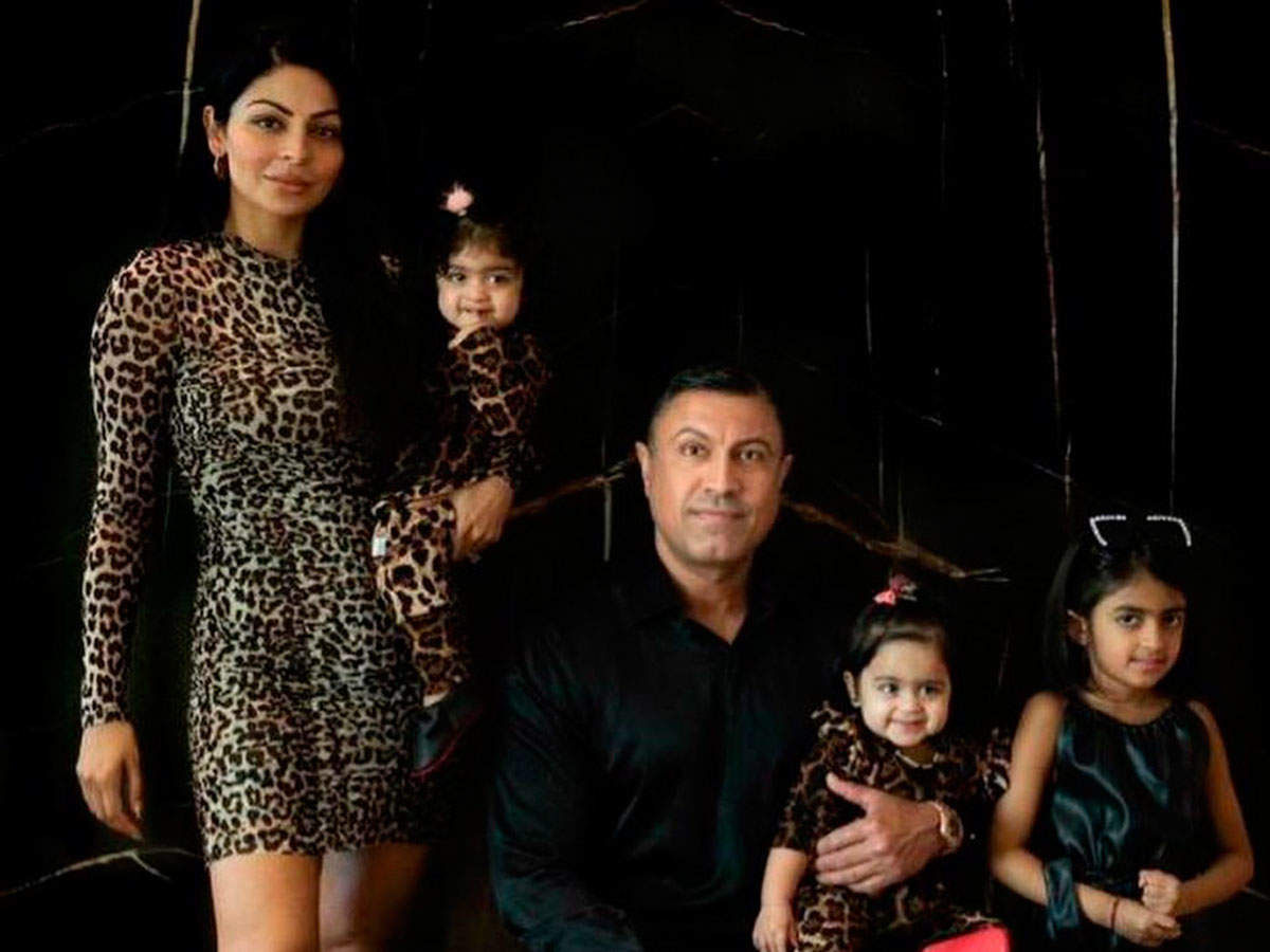 Neeru Bajwa&#39;s family portrait with her hubby and three daughters is all  things regal | Punjabi Movie News - Times of India