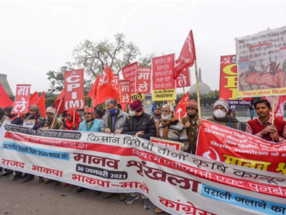Leaders and supporters of the opposition Grand Alliance during a rally in solidarity with the farmers in Patna. Bihar. (PTI photo)