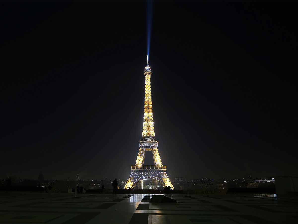 Going for gold: Eiffel Tower gets Olympic facelift | More sports ...