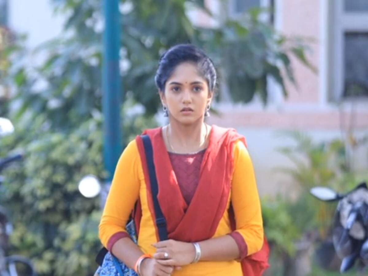 Geetha: Geetha: Geetha moves away from Vijay - Times of India