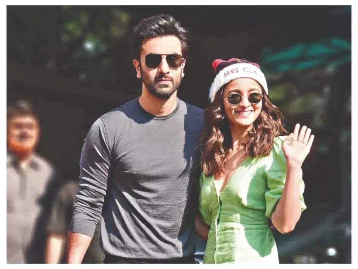 Brahmastra': Ranbir Kapoor and Alia Bhatt snapped at a dubbing studio in  Mumbai; view pictures