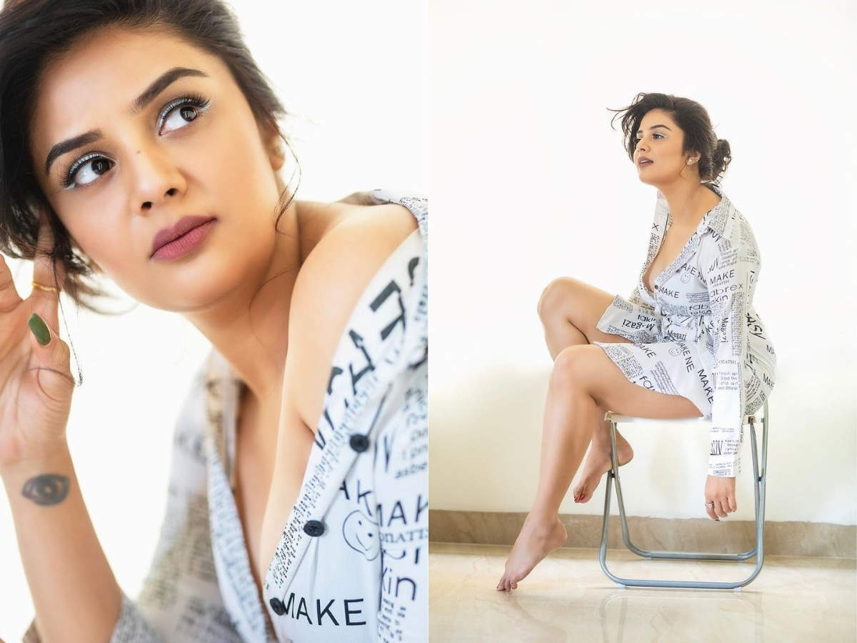 Sreemukhi leaves fans on tenterhooks with her stunning photoshoot and  cryptic post; says, 'waiting to announce a great news' - Times of India