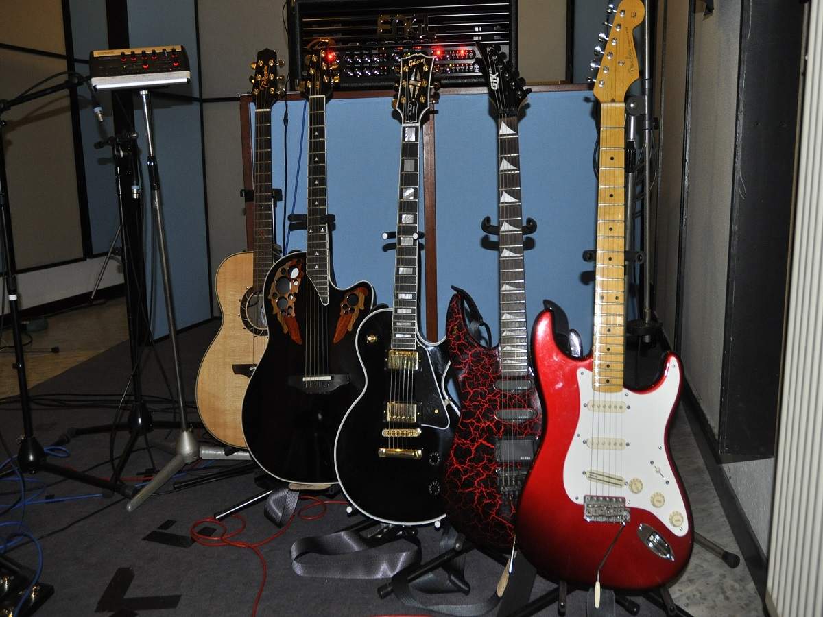 studio guitar stand