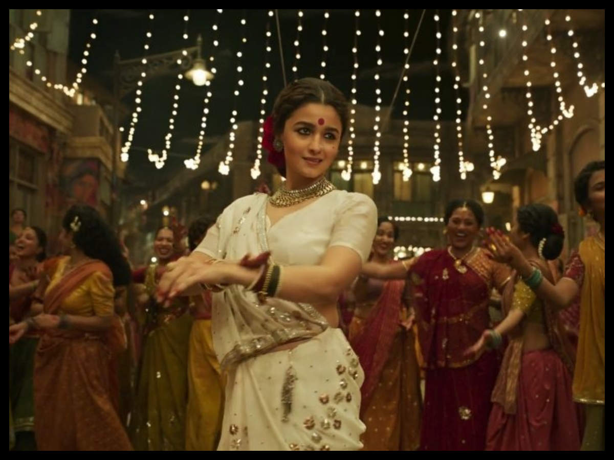 Gangubai Kathiawadi': Fans blown away by Alia Bhatt's "powerful"  performance, declare upcoming film a "blockbuster" | Hindi Movie News -  Times of India