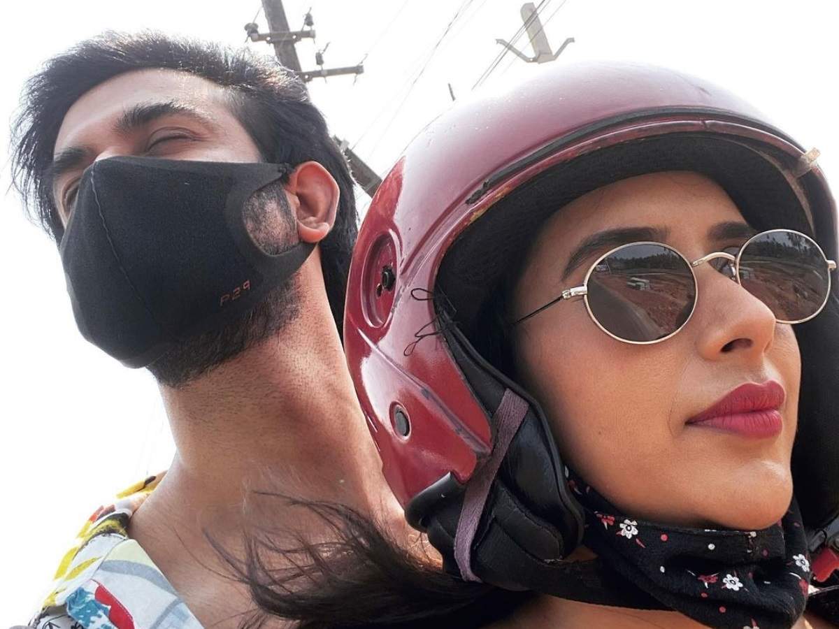 Charu Asopa And Hubby Rajeev Sen Enjoy A Scooty Ride In Goa He Says Couple That Rides Together Stays Together Times Of India