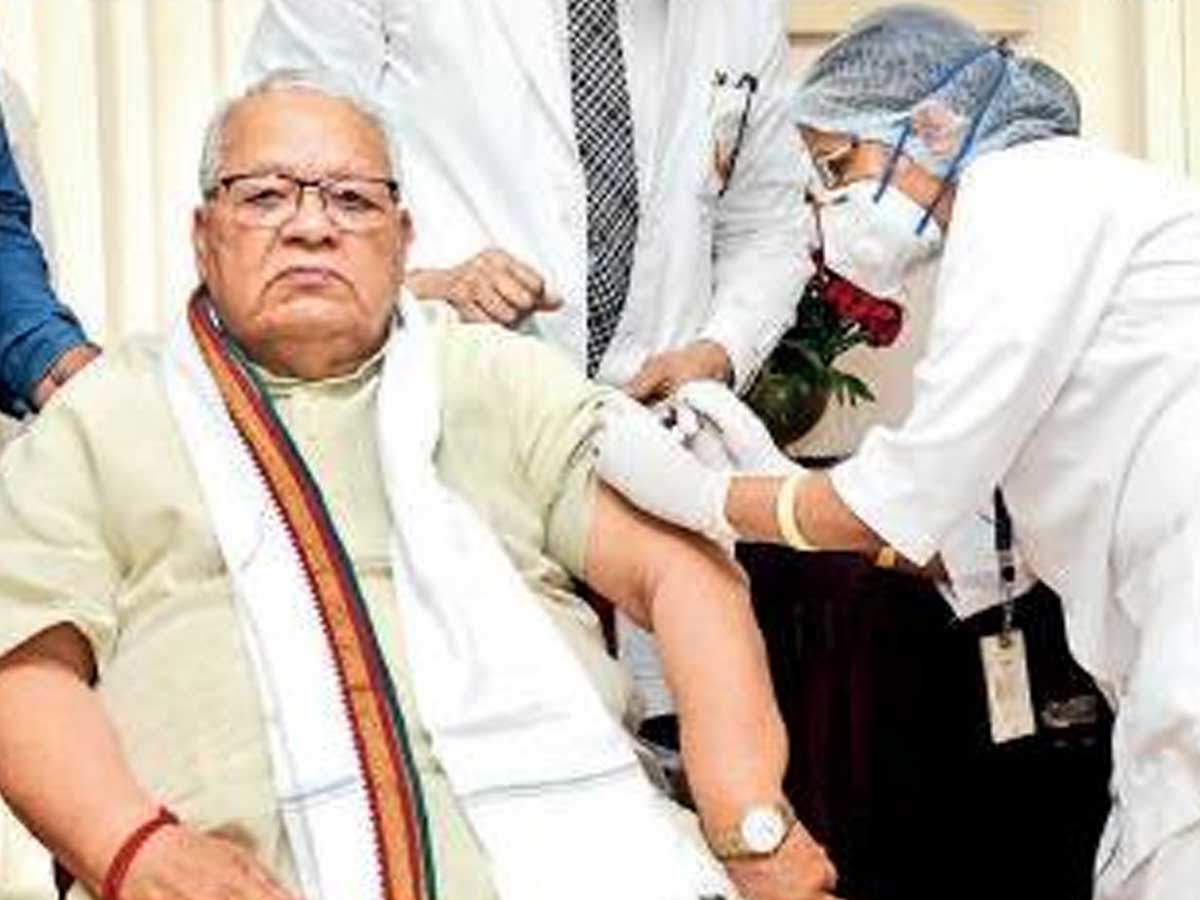 Governor Kalraj Mishra being vaccinated in Jaipur on Monday