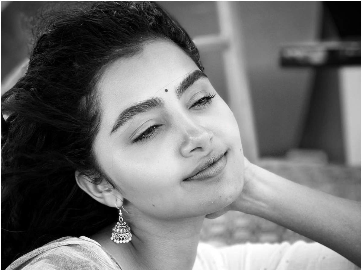 Anupama Parameswaran Anupama Parameswaran Turns Philosophical In Her Latest Post Malayalam Movie News Times Of India