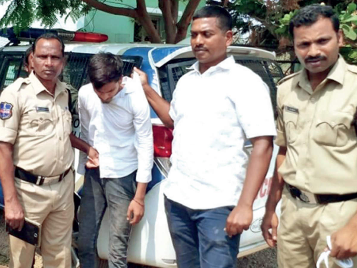 Mangali Naresh with the police after the chase