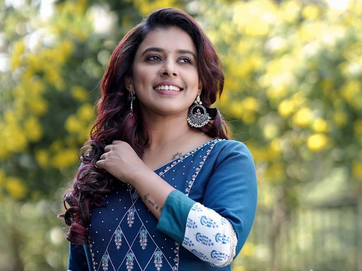 sithara krishnakumar: The set has that lively vibe of our school and  college days: Judge Sithara Krishnakumar shares her 'Super 4' experience -  Times of India