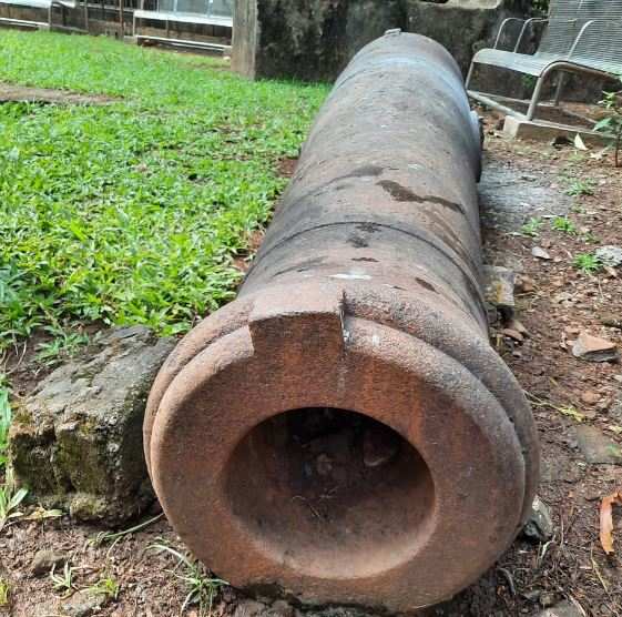 Two iron canons, which are 164 years old but still sturdy, are kept at the Lions Children's Park in Ghatkopar.