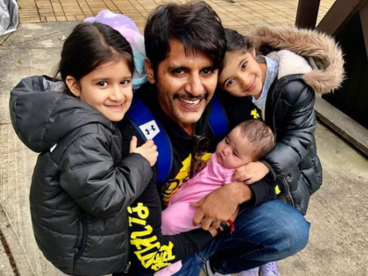 Karanvir Bohra finally reunites with his &amp;#39;trinity&amp;#39; Bella, Vienna and Venessa after months; announces the family&amp;#39;s return to India - Times of India