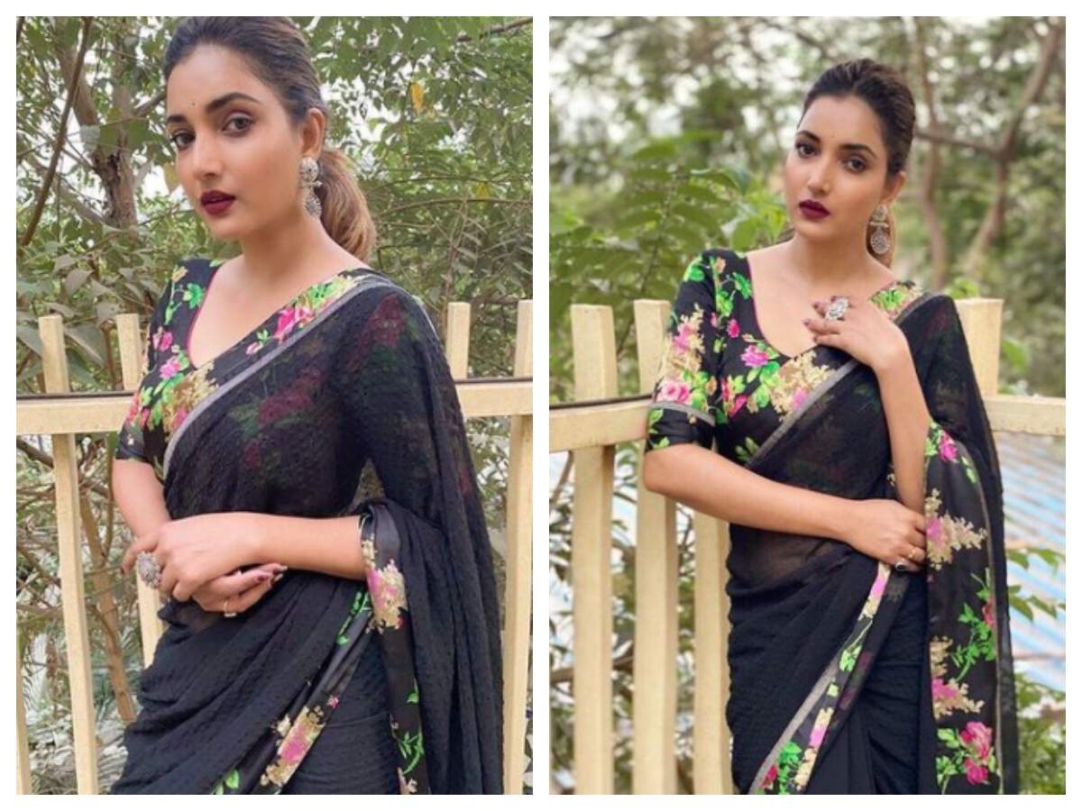 Rupali Bhosle looks drop-dead gorgeous in this black saree; see pics | Marathi Movie News - Times of India