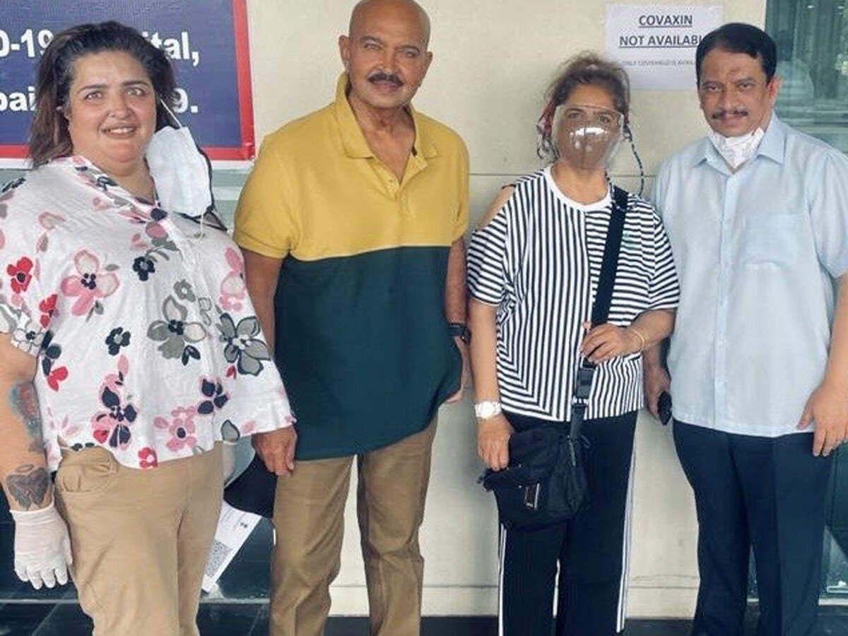Hrithik Roshan's sister Sunaina and parents Rakesh-Pinkie Roshan take the second dose of COVID-19 vaccine | Hindi Movie News - Vimarsana News