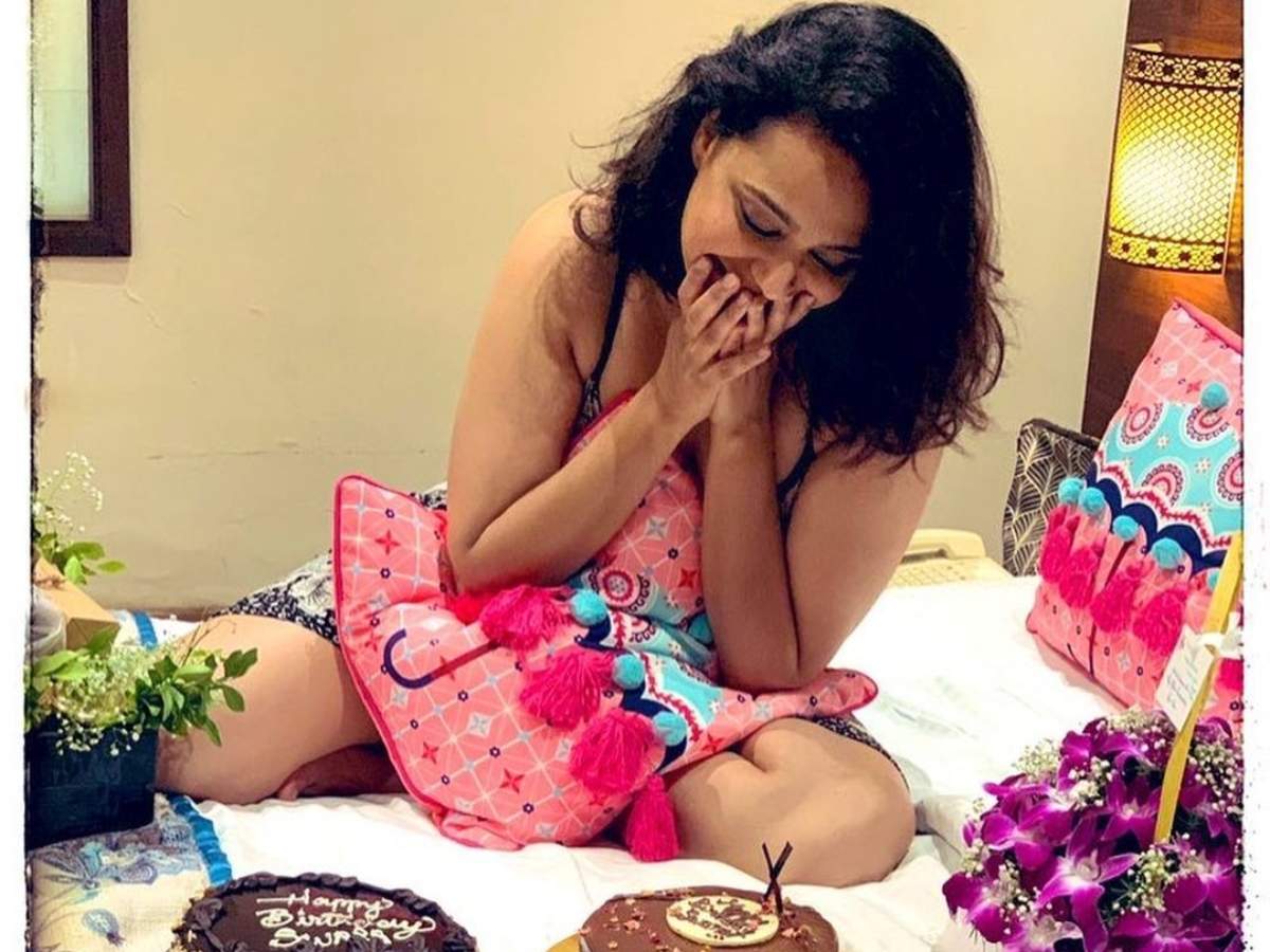 Cakelicious - Money pulling cake made for Swara on her... | Facebook