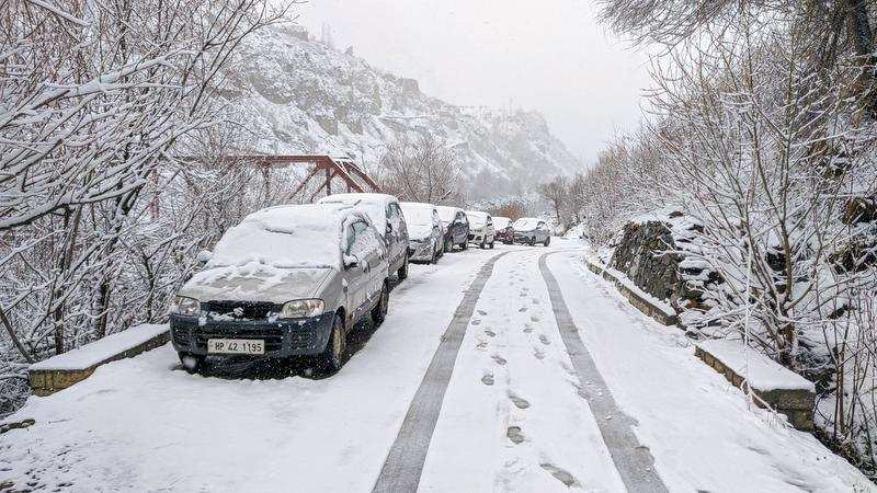 People are stranded along  Manali-Leh highway in HP and Ladakh for the last nine days