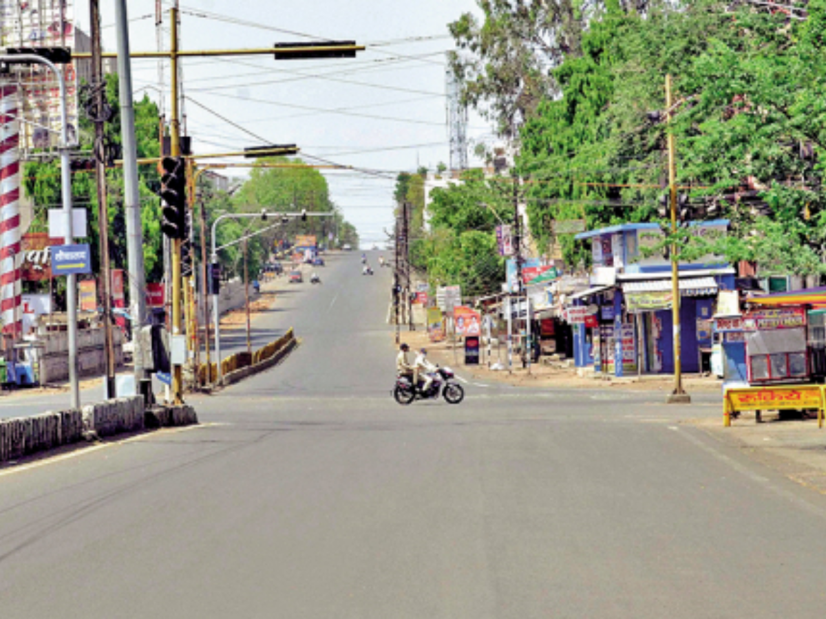 City streets wear a deserted look during weekend lockdown in Bhopal on Sunday