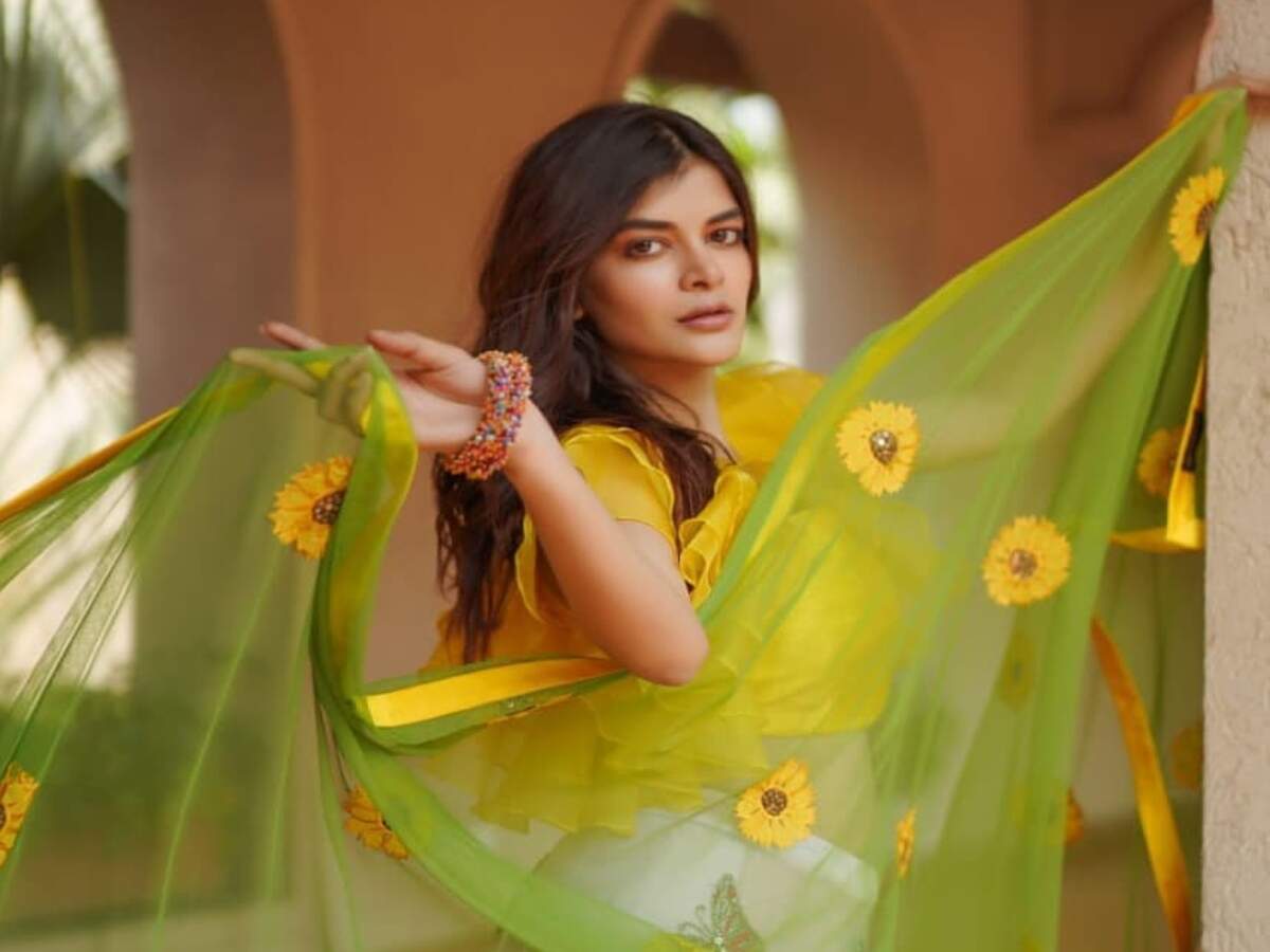 Kusum Dola' actress Madhumita Sarcar to set the stage ablaze with her dance  performance - Times of India