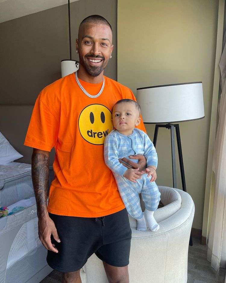 hardik pandya silver chain