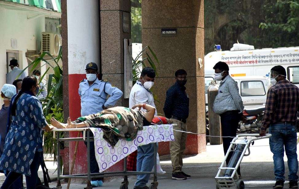  A COVID-19 patient who breathes with the support of an oxygen cylinder arrives at a government hospital, in Lucknow on Tuesday. (ANI Photo)