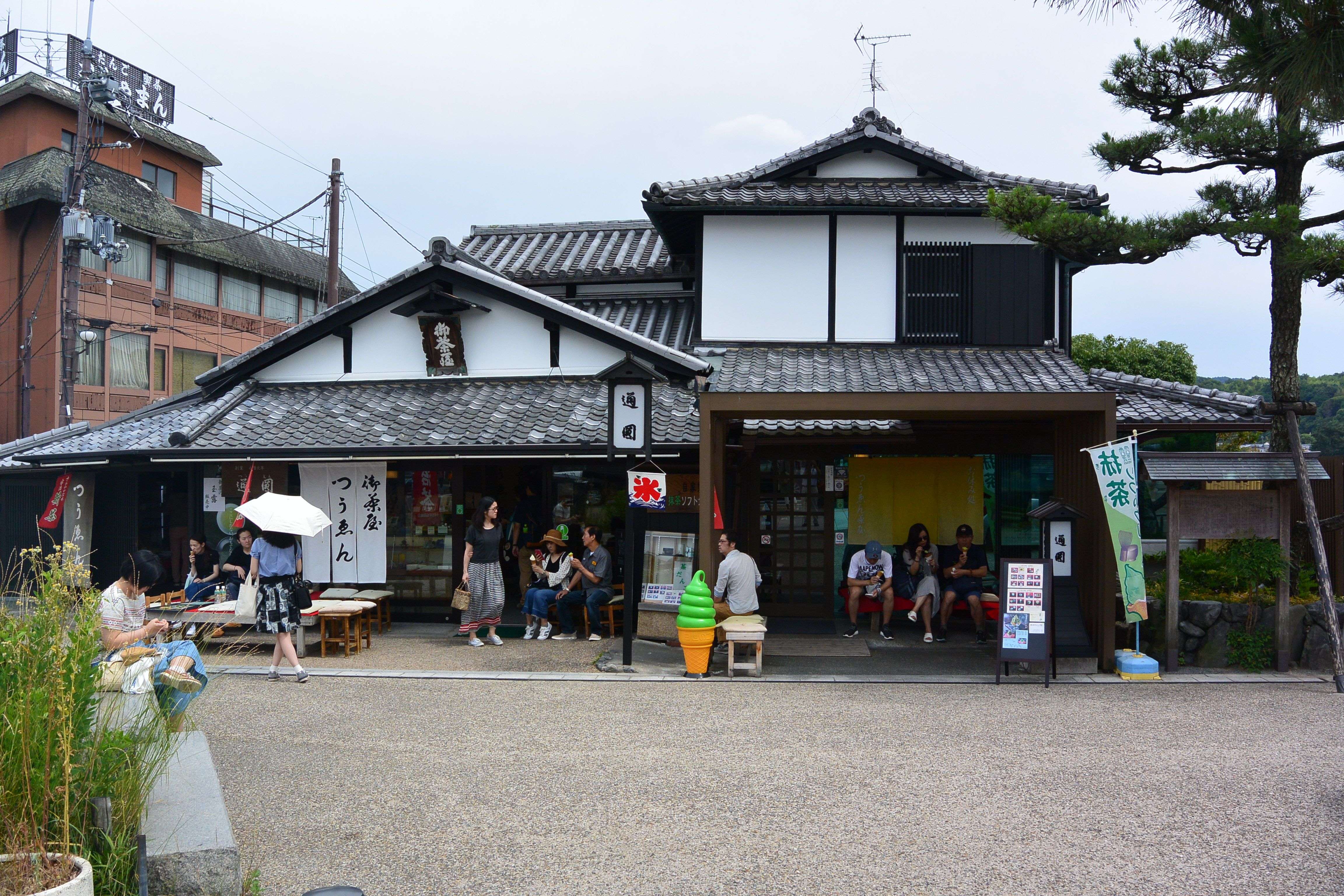 The oldest tea house in the world still serves great cups of tea