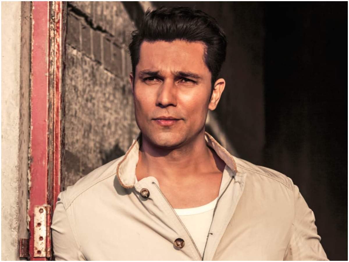 Randeep Hooda There Are Bigger Problems At Hand So One Doesn T Feel Much About A Film Being Delayed Hindi Movie News Times Of India