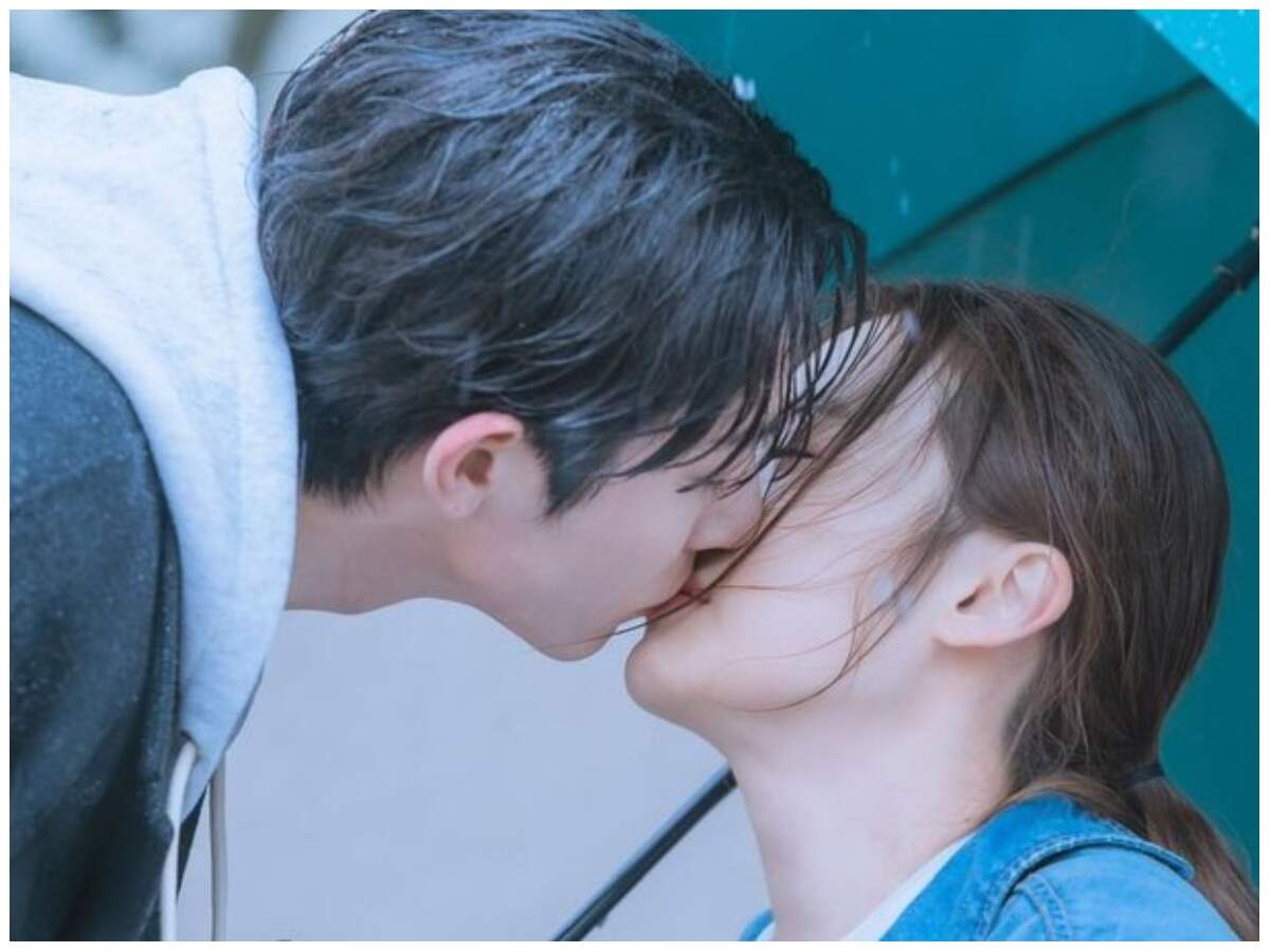 All of us are dead, kiss scene, manga version #ChoiNamRa #LeeSooHyuk