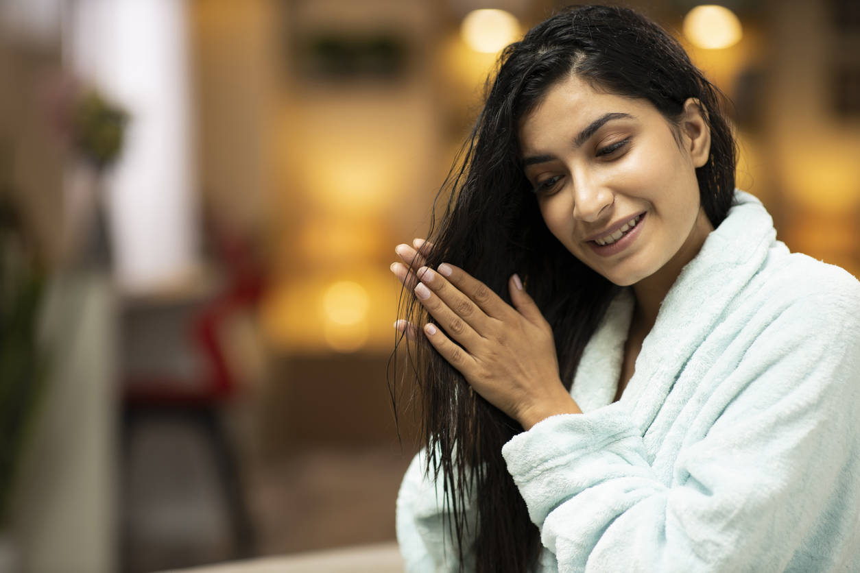 10 tips to deal with oily hair in summers - Times of India