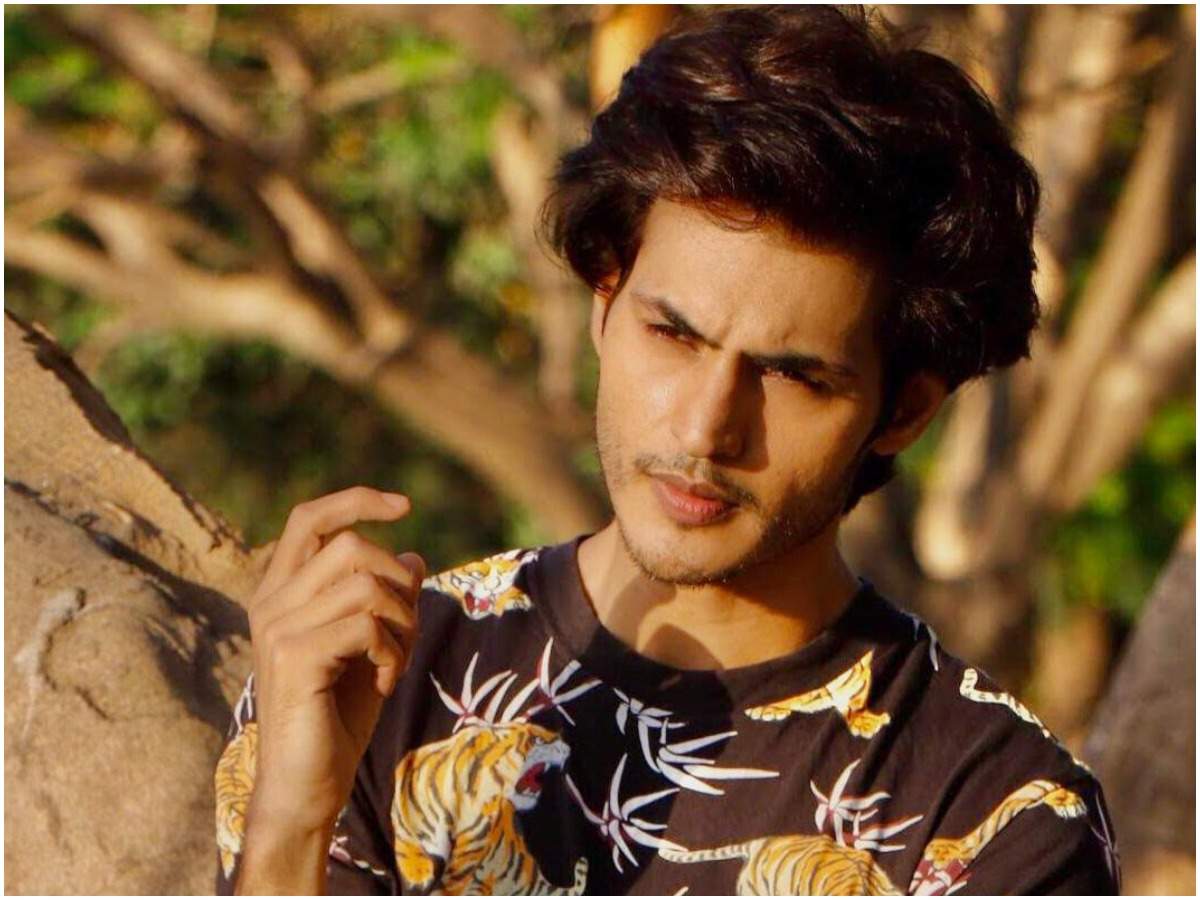 <p>Actor Ravi Bhatia urges everyone to focus on saving the environment<br></p>