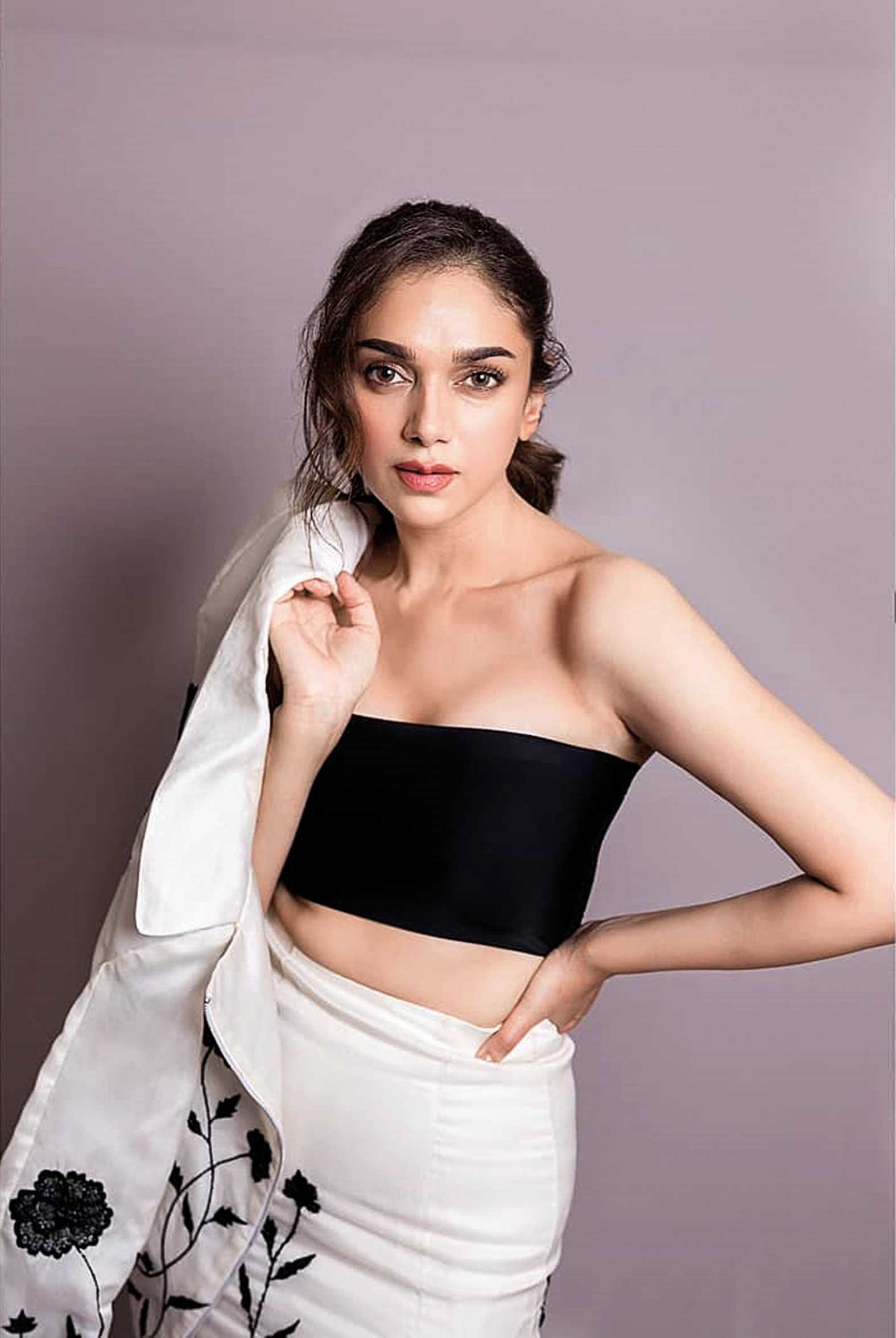HT05WOMEN-ADITIRAOHYDARI3