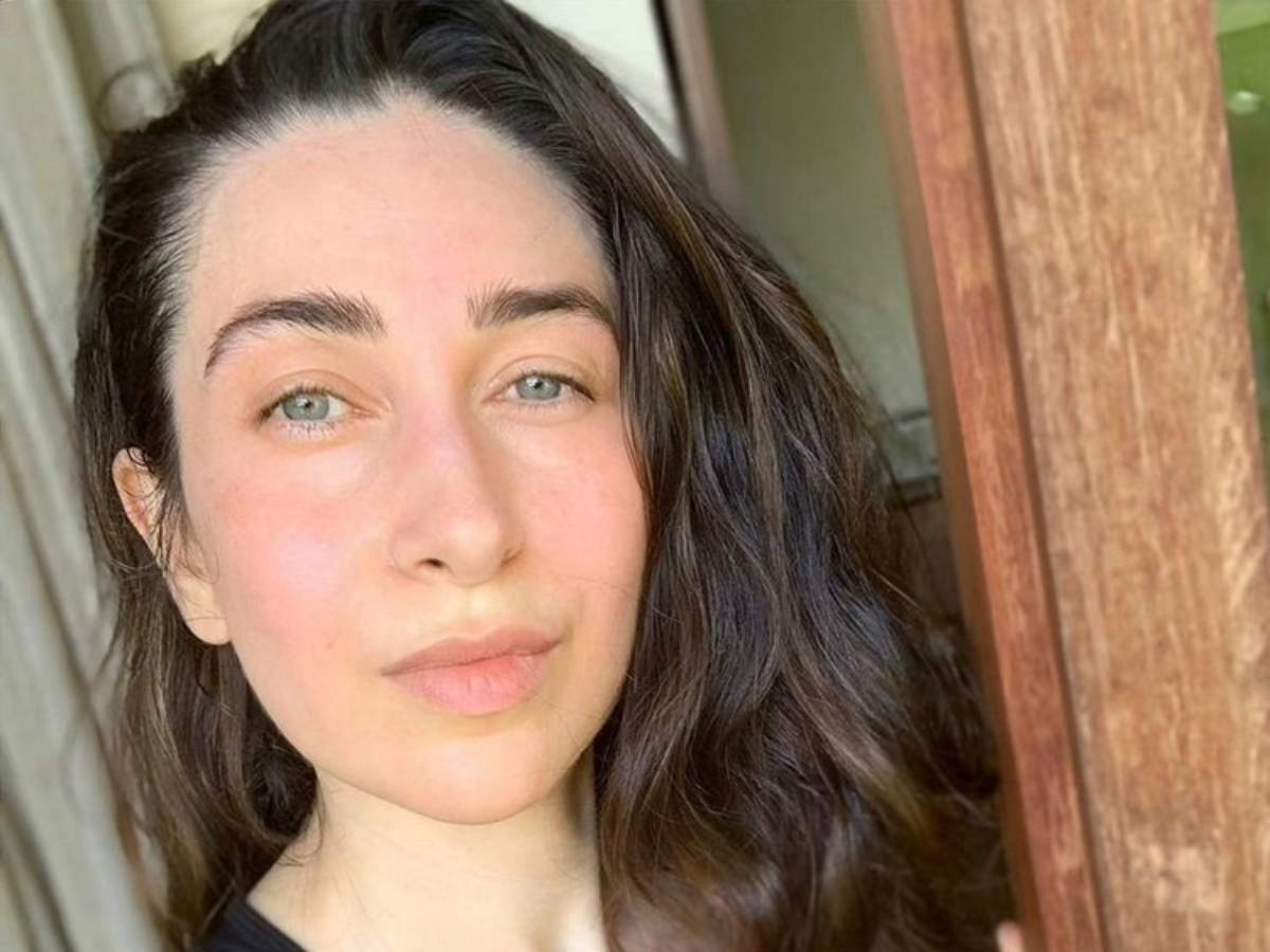 1200px x 900px - Karisma Kapoor shows off her age-defying looks in makeup-free selfie | -  Times of India