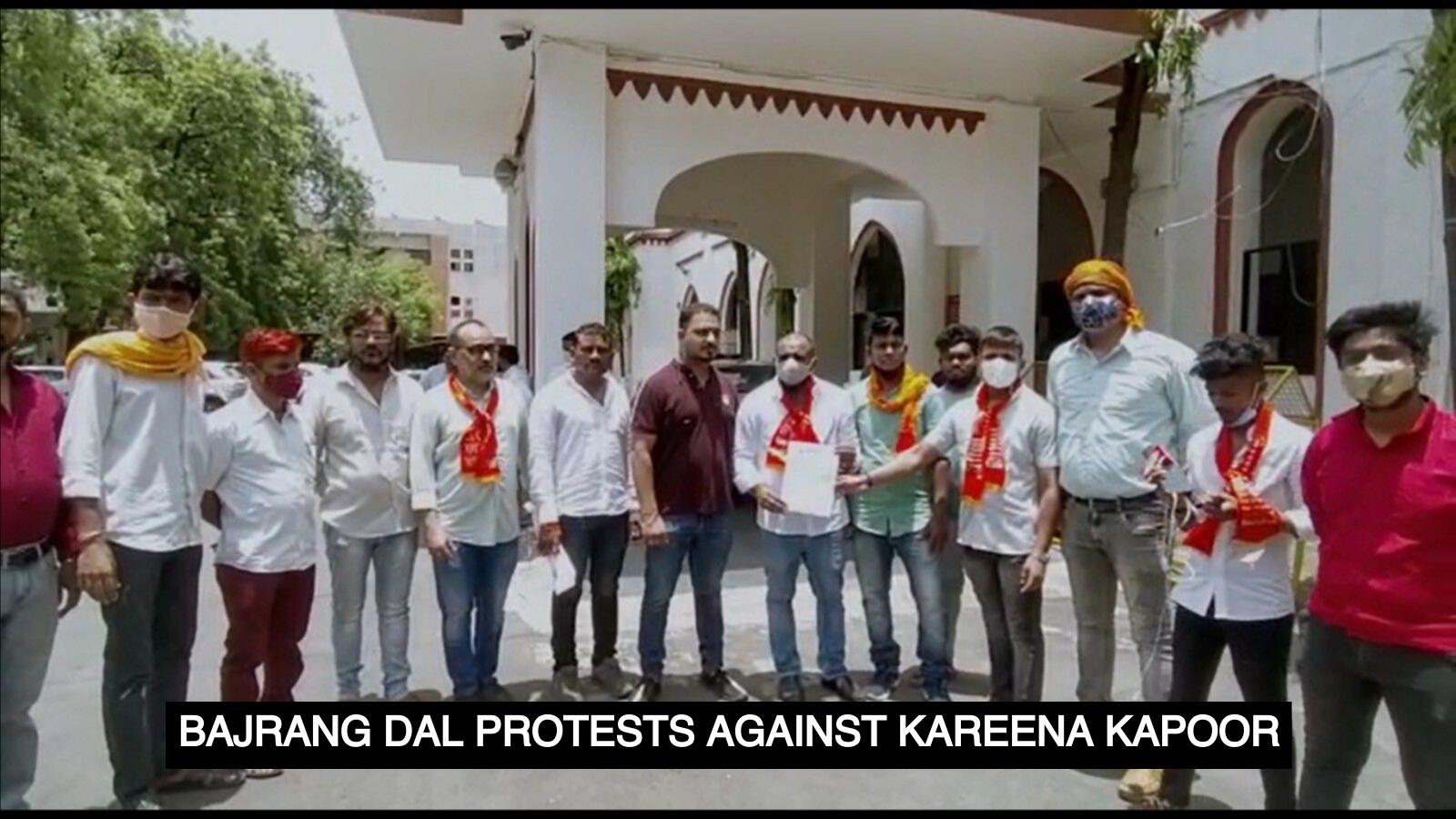 Nagpur: Bajrang Dal activists submit memorandum against Kareena Kapoor playing Sita in film | TOI Original - Times of India Videos Nagpur: Bajrang Dal activists submit memorandum against Kareena Kapoor playing Sita in film | TOI Original - Times of India Videos