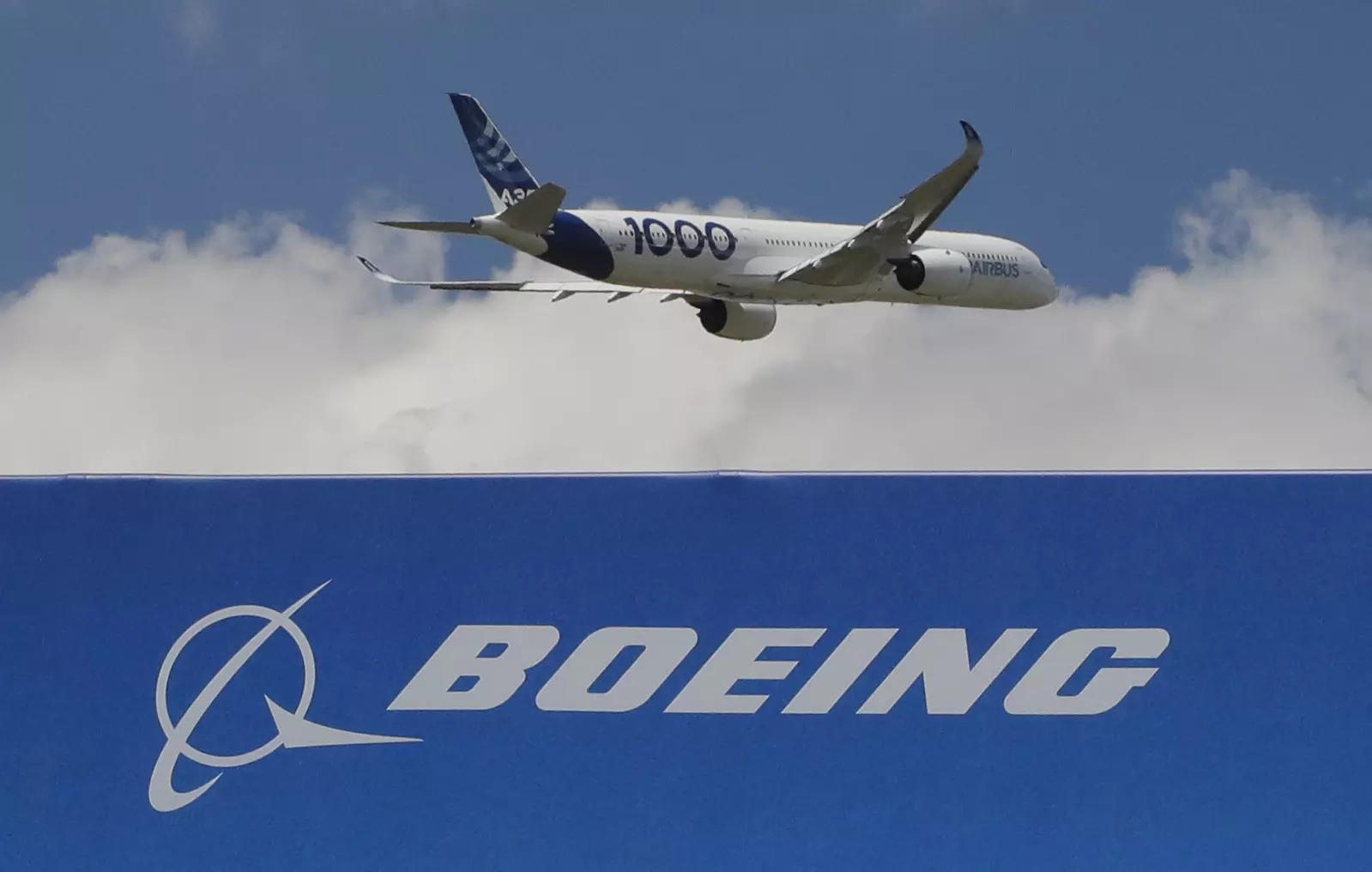 An Airbus A 350 - 1000 performs a demonstration flight at Paris Air Show in Le Bourget, France. (Photo: AP)